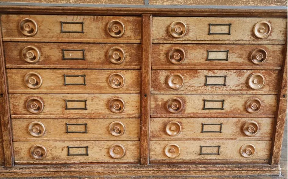 decoración de madera para negocios