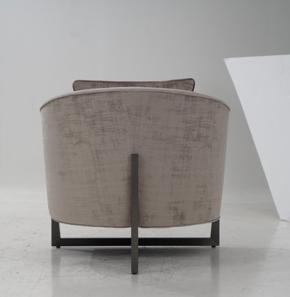 Modrest Forbis - Silla decorativa contemporánea de tela gris claro